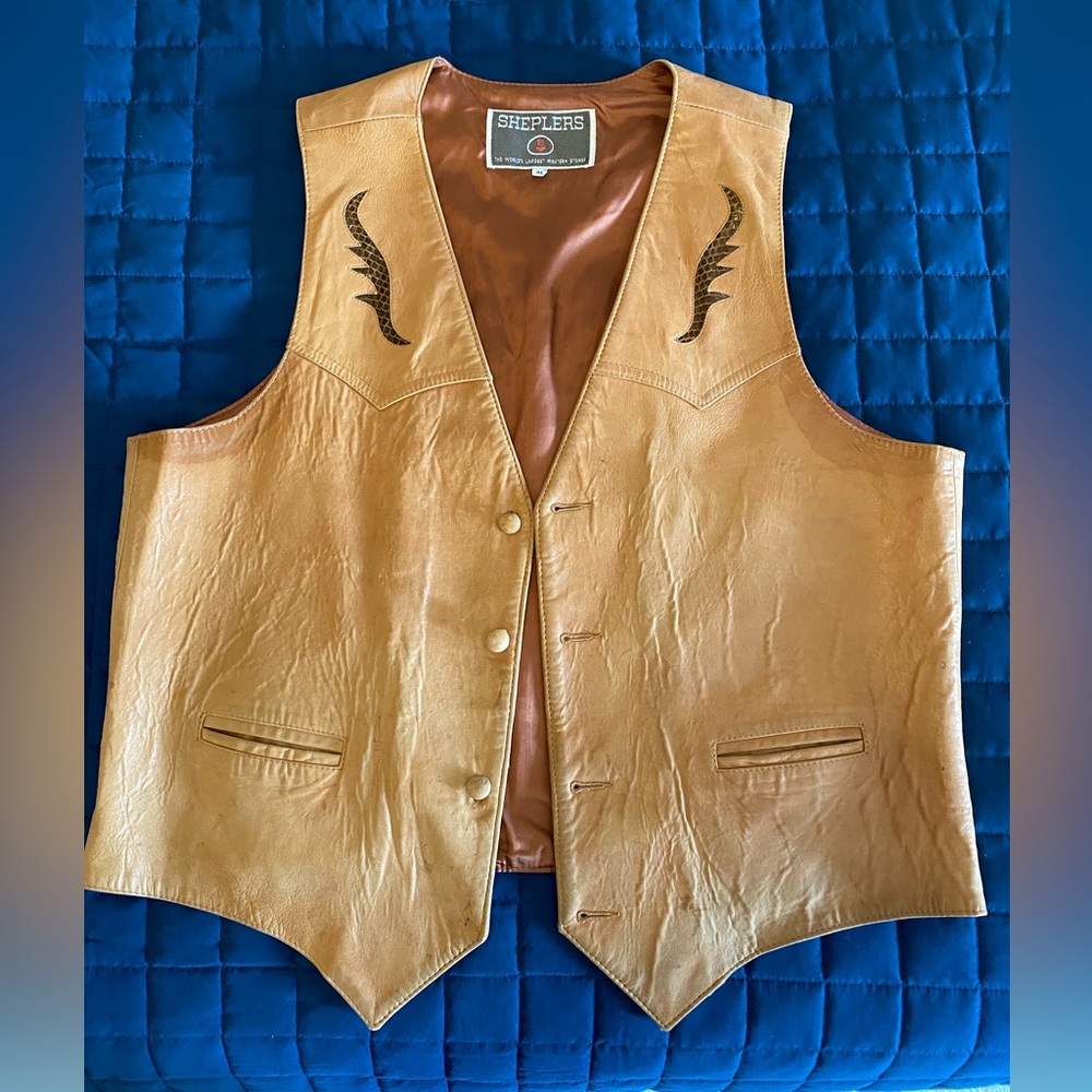 Mens vintage sheplers leather vest size 46.